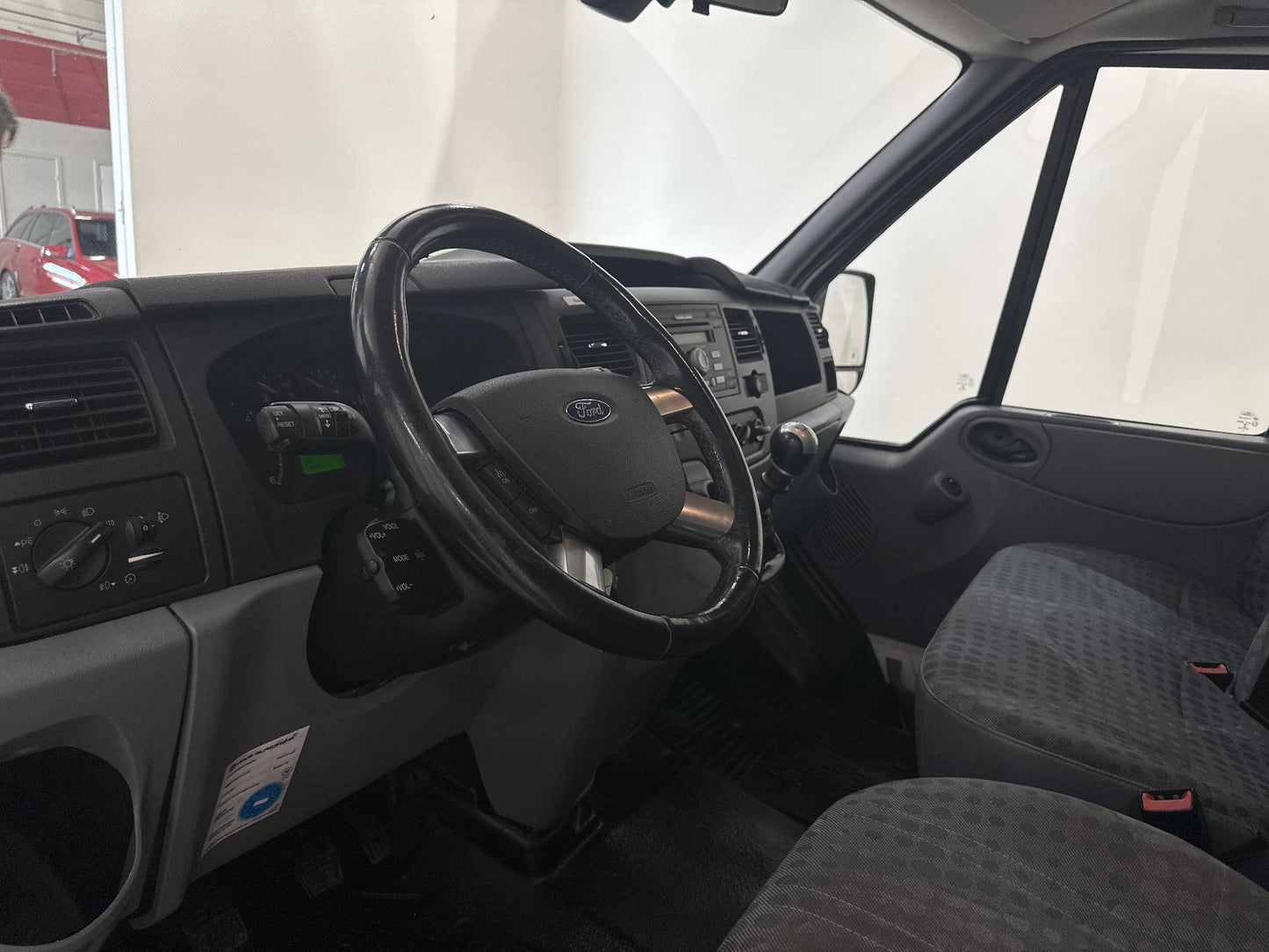 Ford Transit 350 2.2TDCi Kylbil Bakgavellyft Värmare Moms