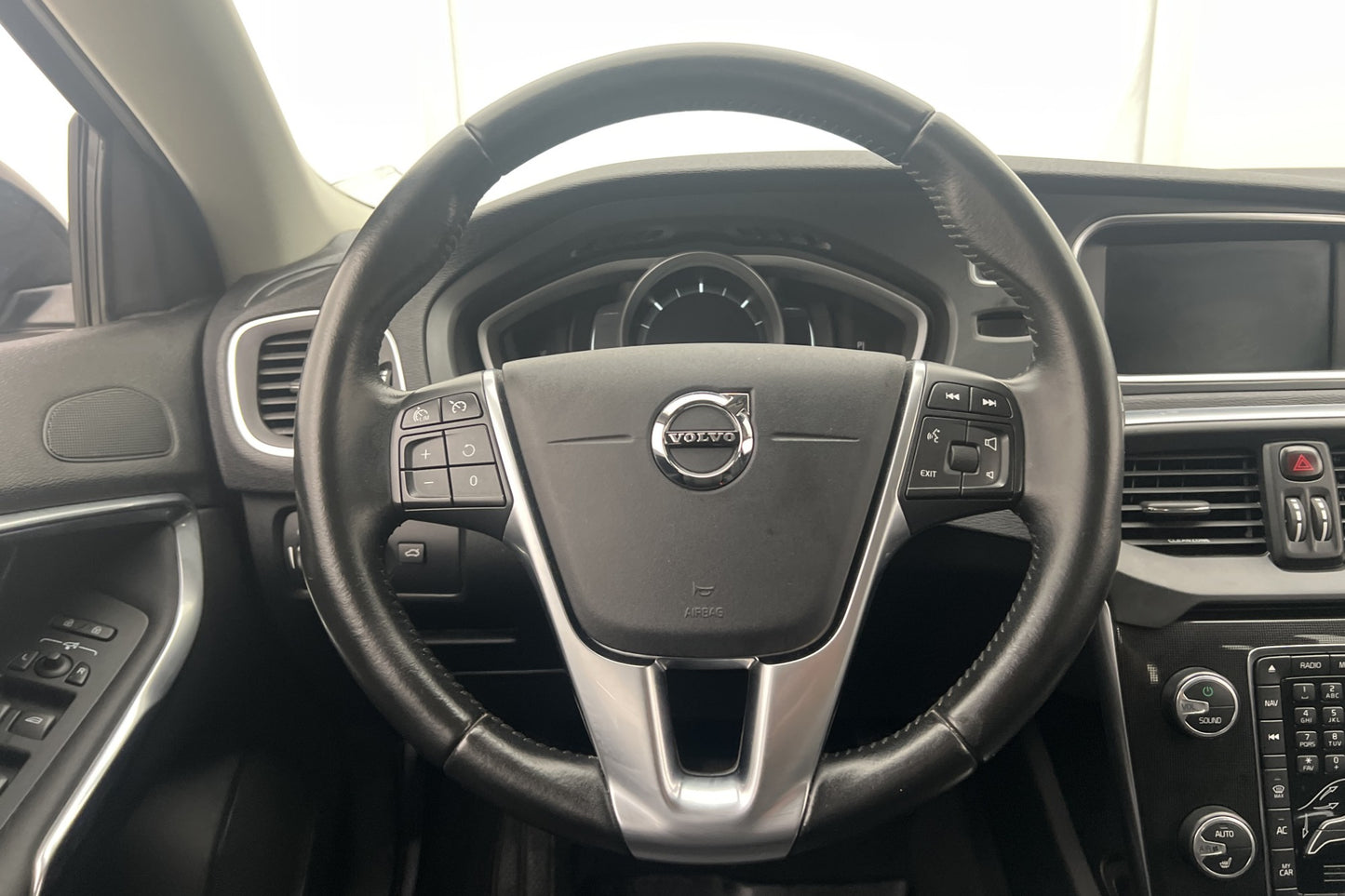 Volvo V40 D2 120hk Momentum VOC Värmare Sensorer Välservad