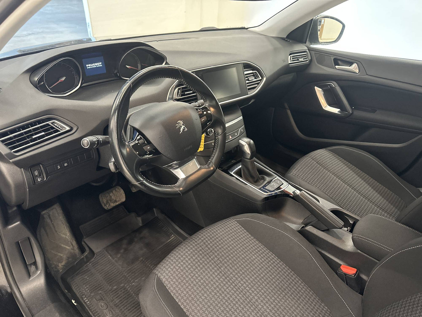 Peugeot 308 1.2 e-THP EAT 130hk Active Carplay PDC Ny Kamrem