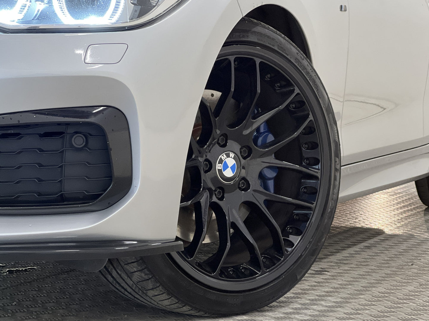 BMW M135i xDrive 326hk Taklucka Navi H/K Alcantara