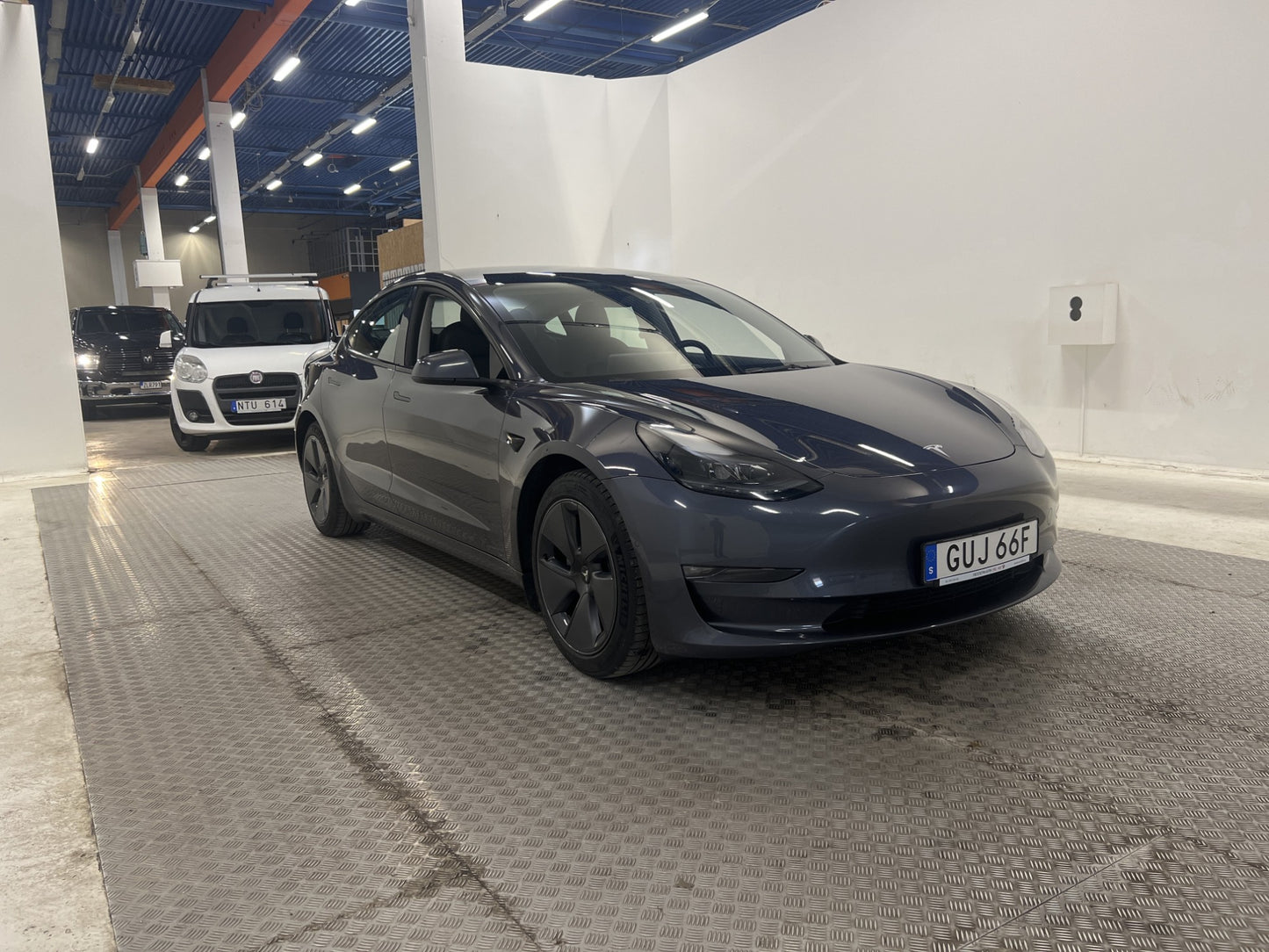 Tesla Model 3 Long Range AWD 440hk Svensksåld Drag MOMS