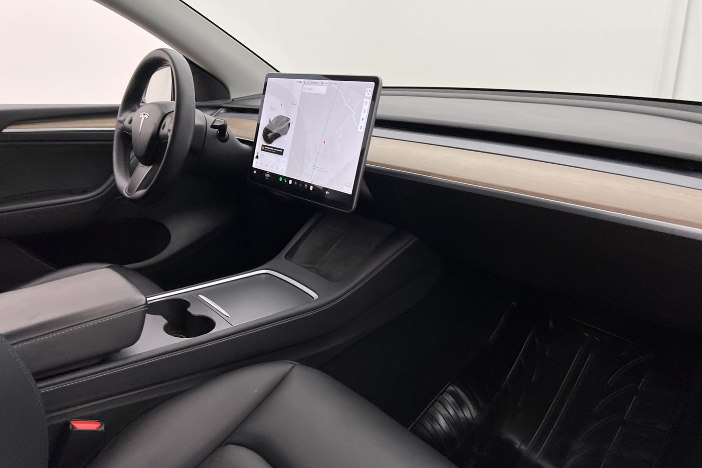 Tesla Model Y Long Range AWD Svensksåld Autopilot