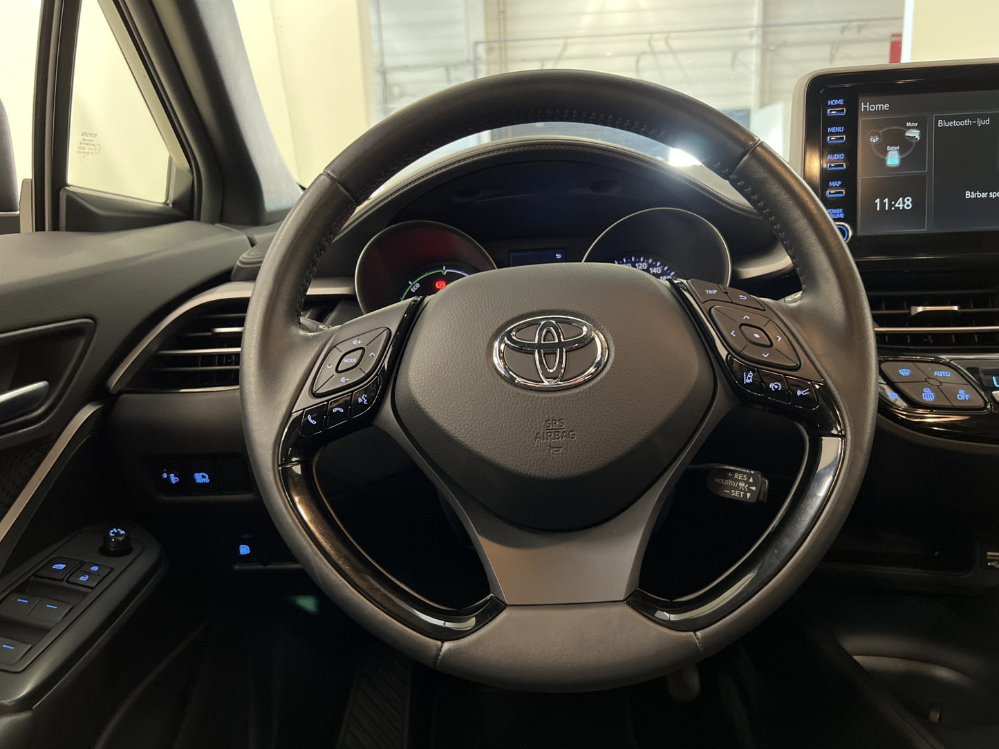 Toyota C-HR Hybrid CVT 122hk B-Kam 360kr Skatt 0,38L/mil