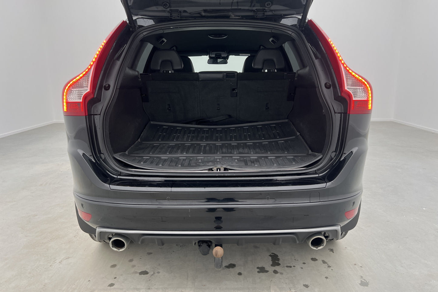 Volvo XC60 D4 AWD 190hk R-Design D-Värm Kamera Navi VOC Drag