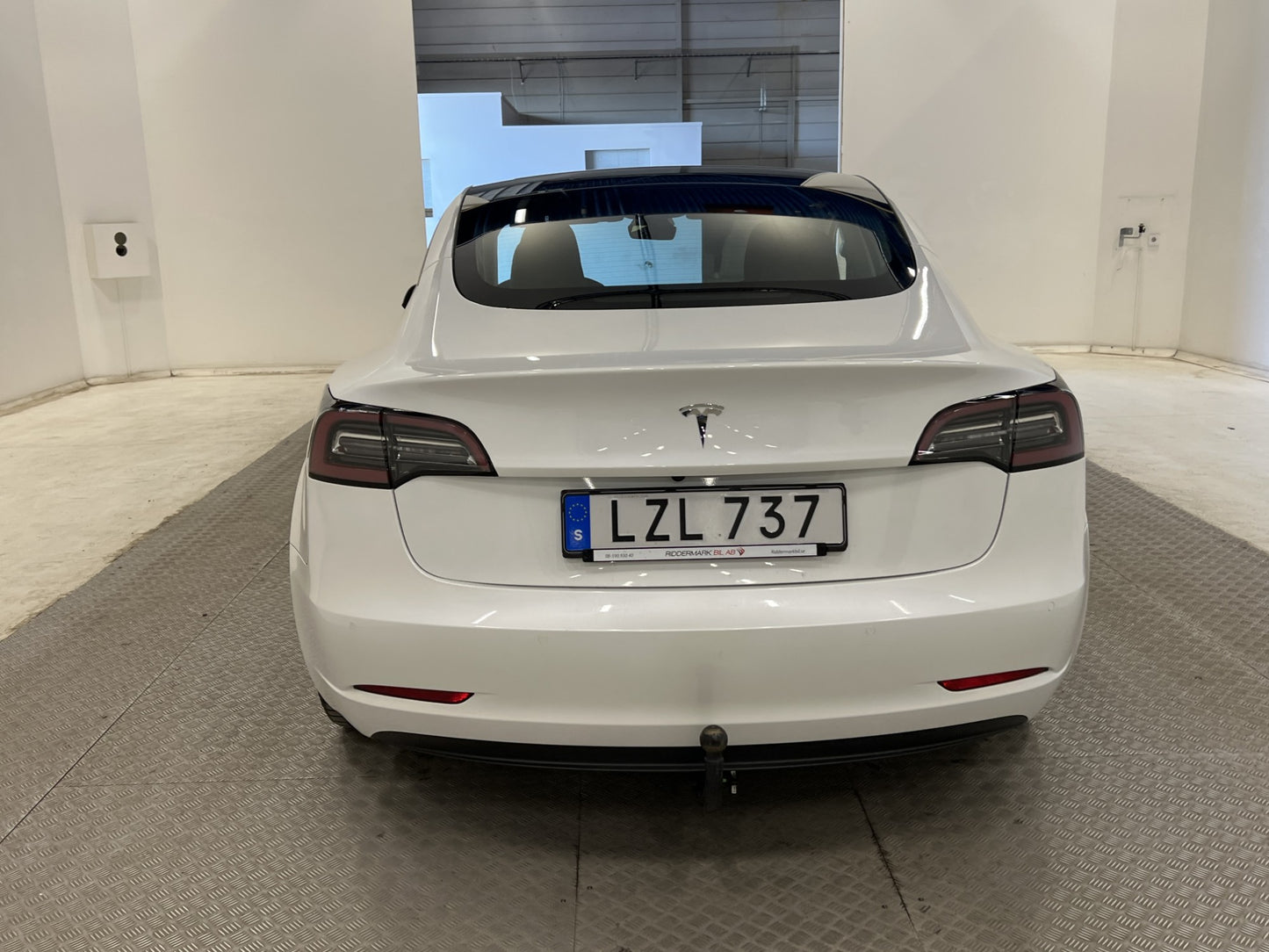 Tesla Model 3 Standard Range Plus 258hk Svensksåld Dragkrok