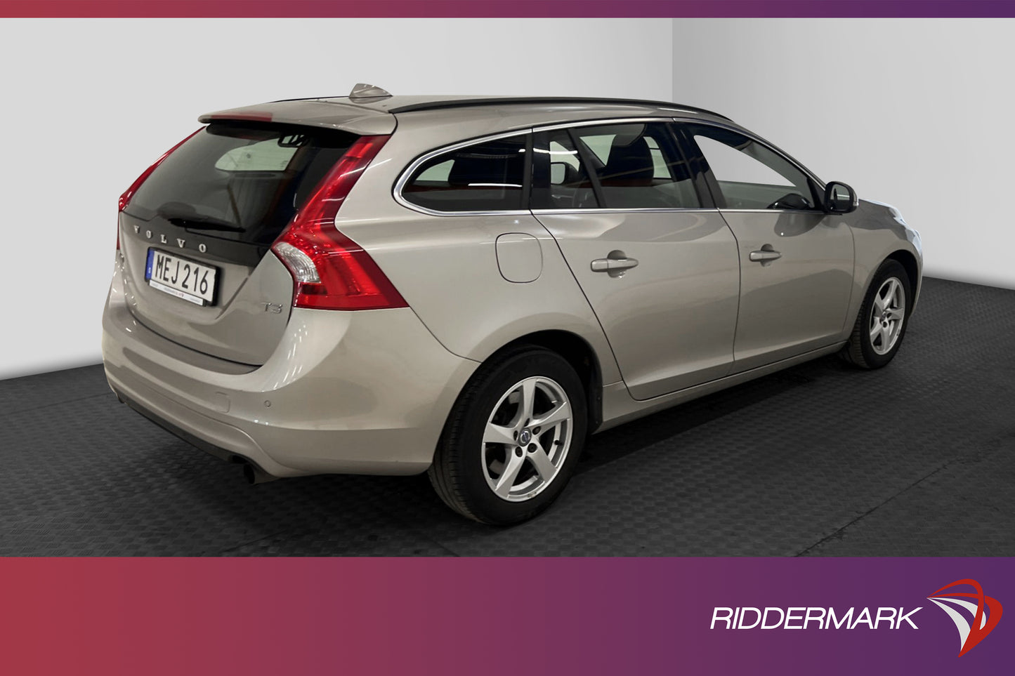 Volvo V60 T3 152hk Momentum VOC Värmare Skinn Navi Välservad