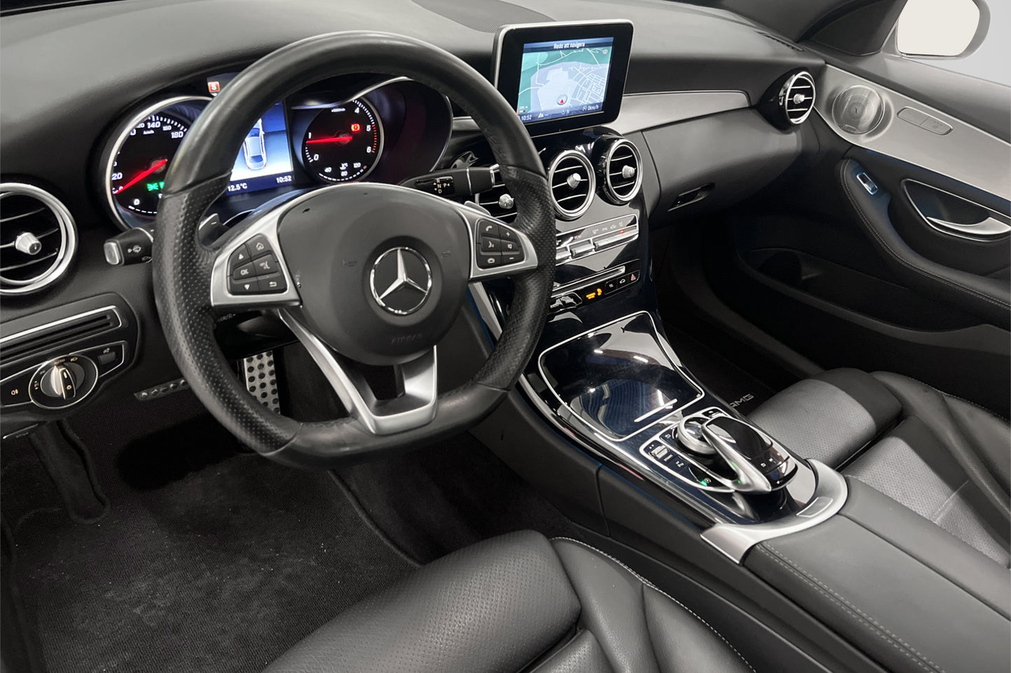 Mercedes-Benz C 220d 4MATIC AMG Pano Burmester Skinn Drag