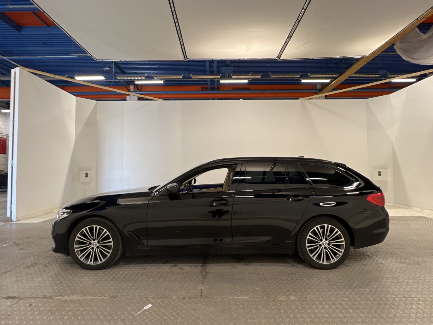 BMW 520 d Touring 190hk Sportline Pano D-Värm Skinn Kamera