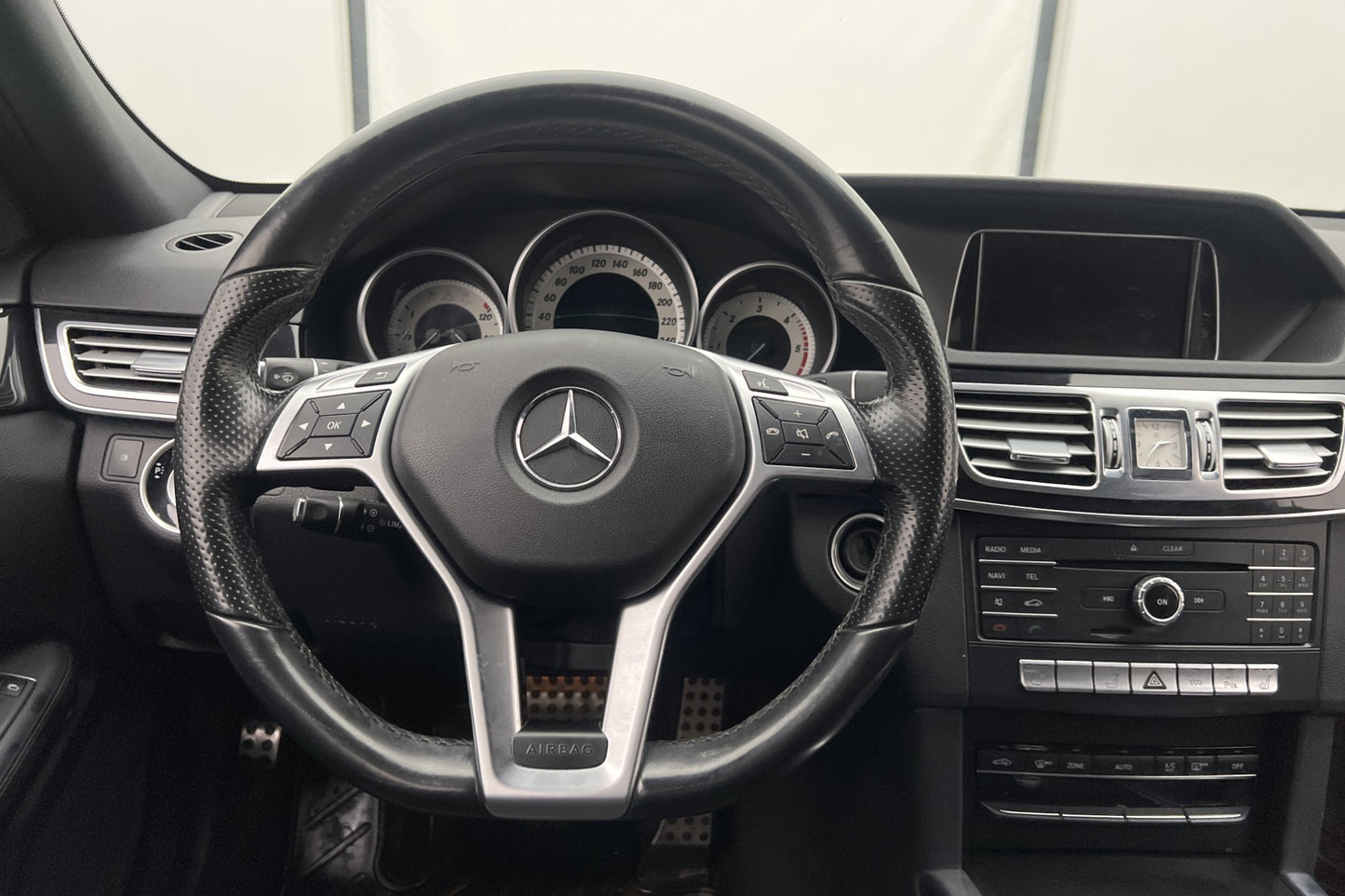 Mercedes-Benz E 220 T 4M AMG Sport H/K B-Kamera Nightpackage