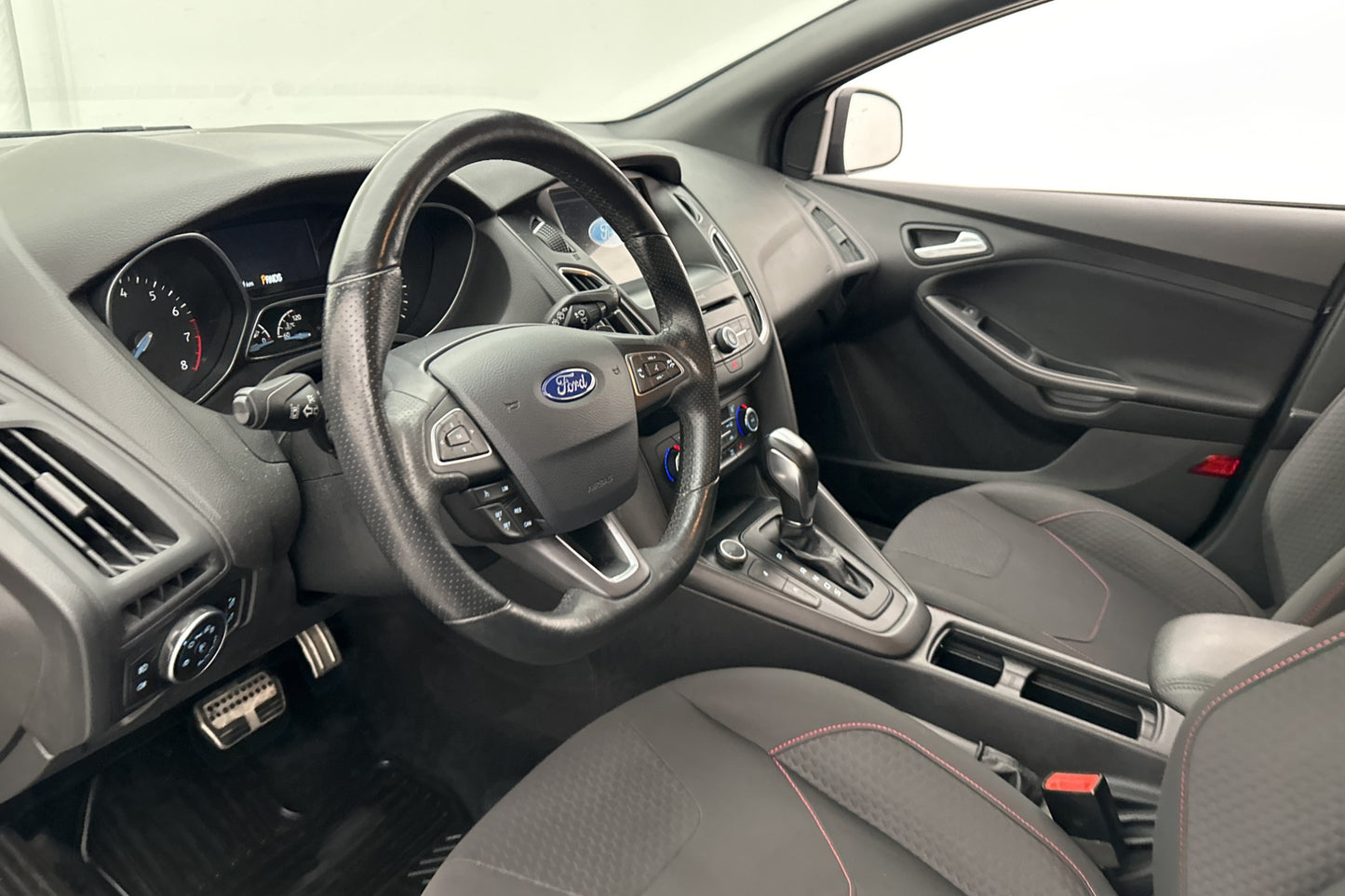 Ford Focus 1.0 ST-Line M-Värm Kamera Rattvärme 4,95% Ränta