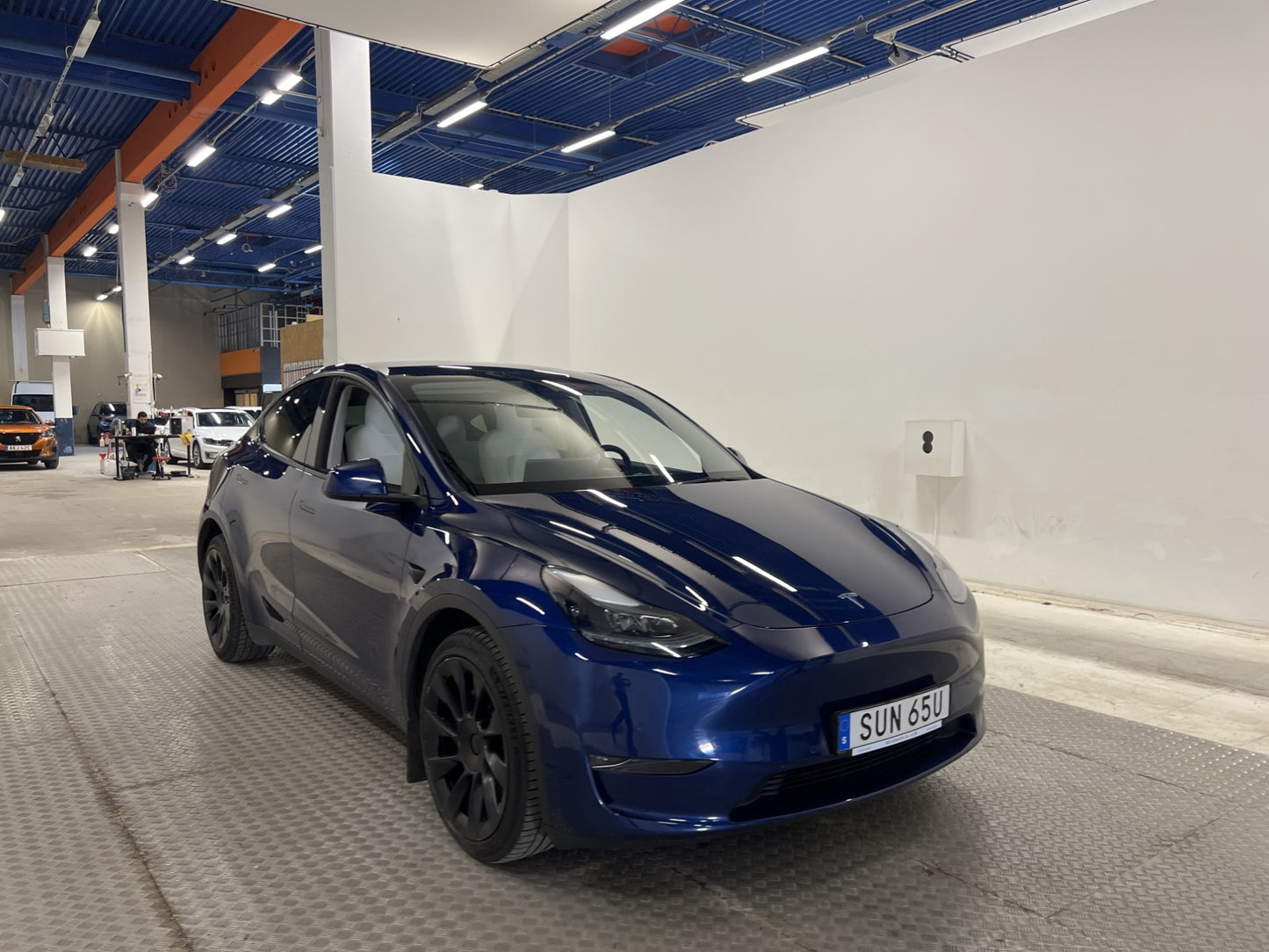 Tesla Model Y Long Range 345hk Svensksål Uppgraderad AP MOMS