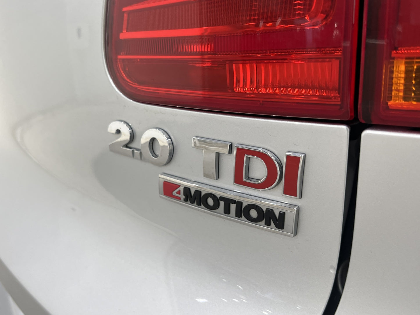 Volkswagen Tiguan 2.0 TDI 4M R-line Pano Värmare Skinn Drag