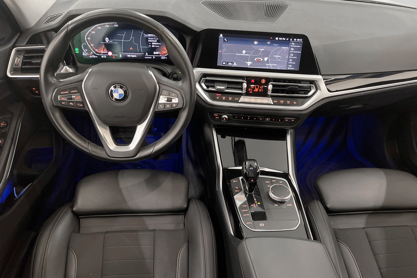 BMW 320d xDrive Sedan Sport line Cockpit HiFi H-skinn Drag