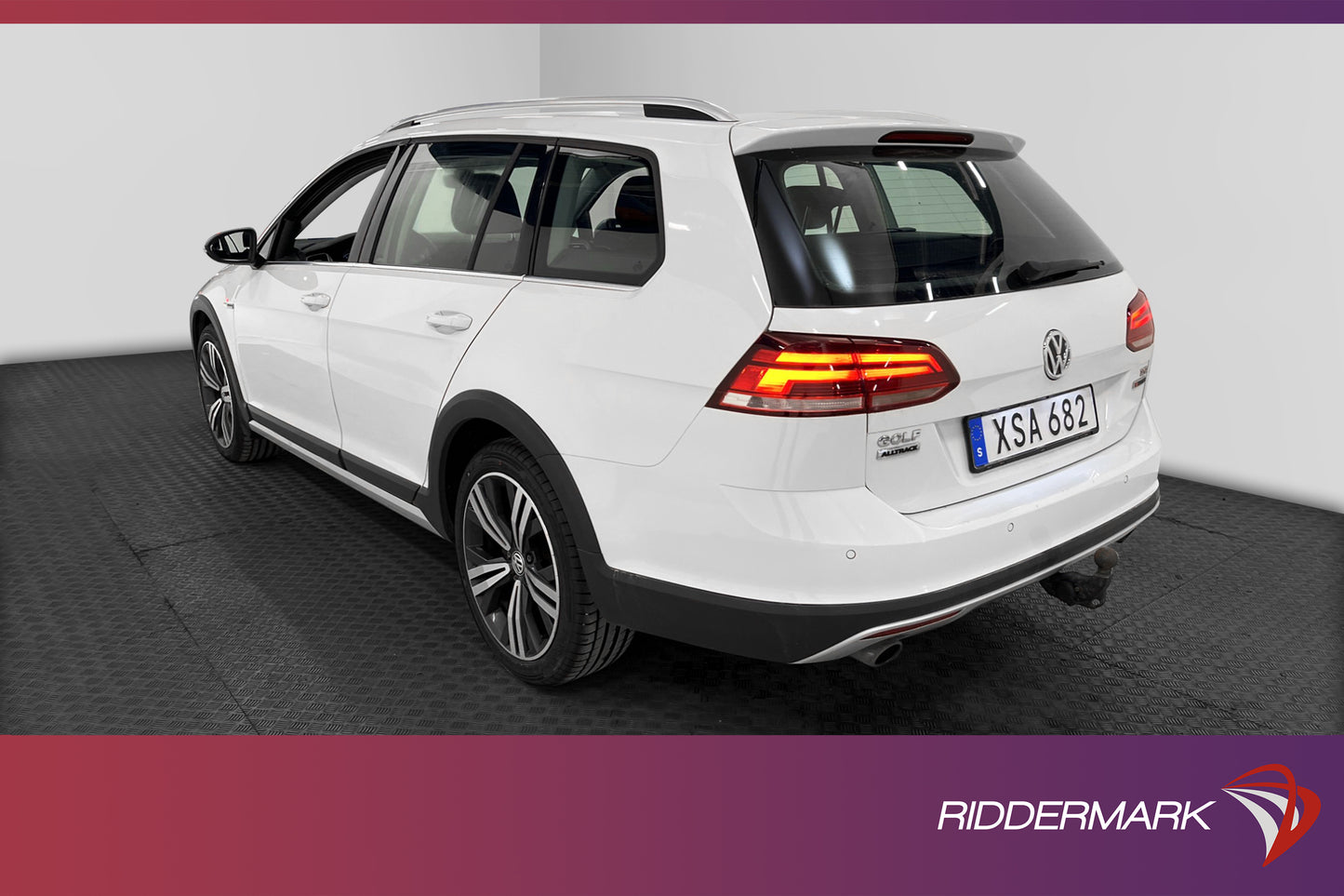 Volkswagen Golf Alltrack 4M 180hk Premium B-Kam Drag Nyserv