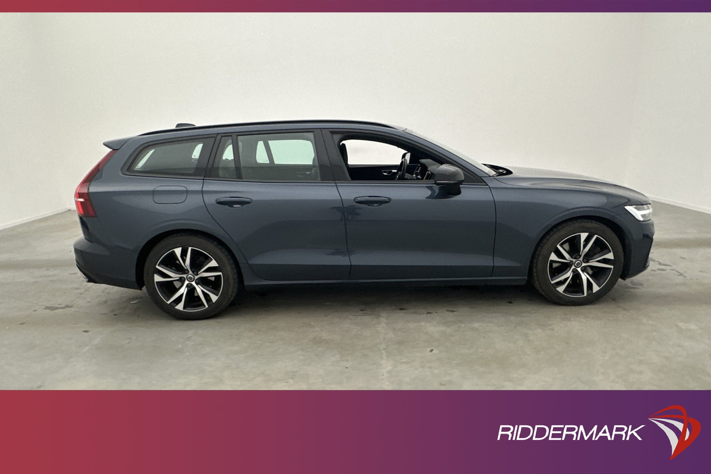 Volvo V60 T8 AWD 392hk R-Design VOC Pano Kamera Drag MOMS