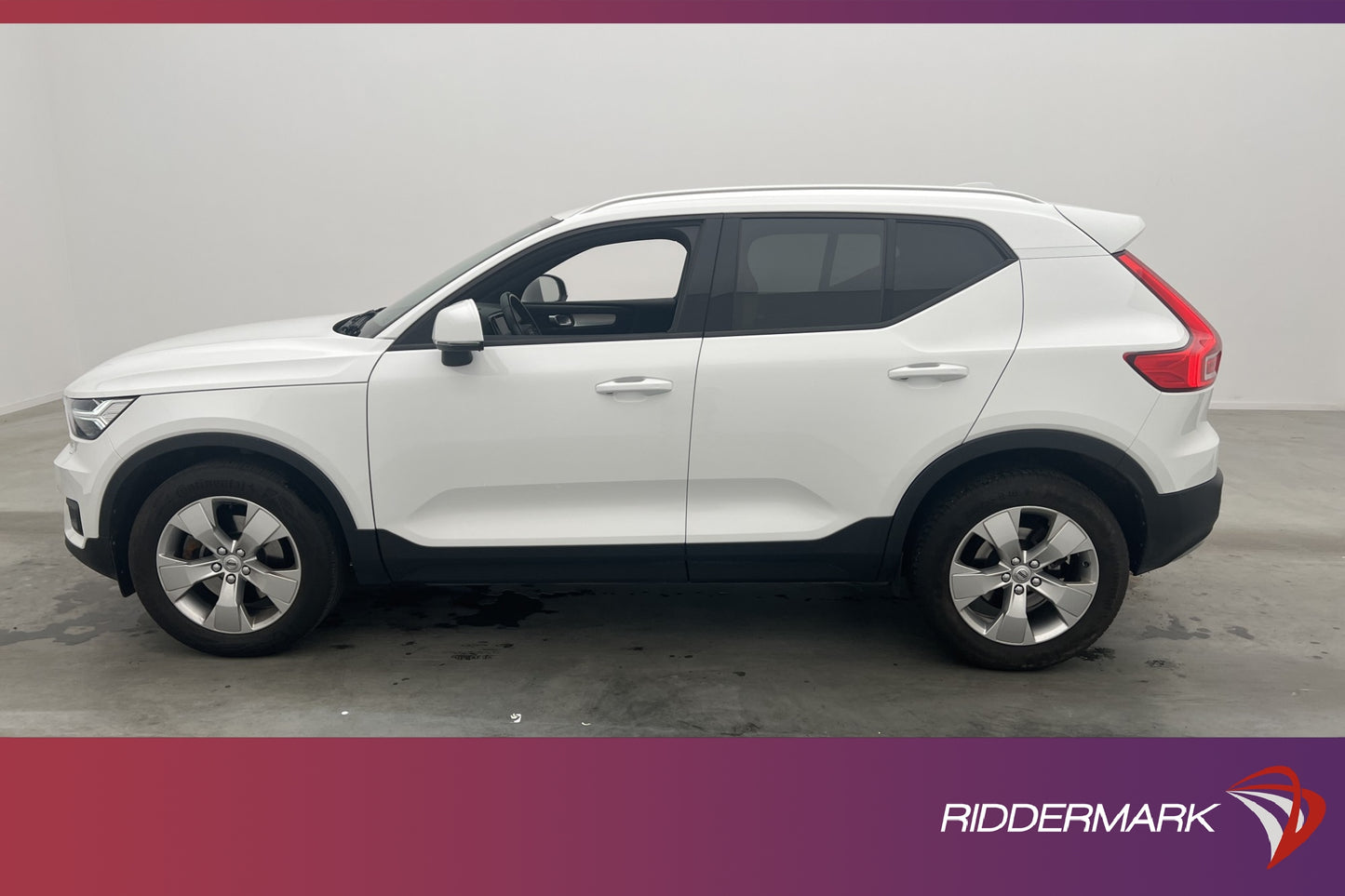 Volvo XC40 D4 AWD Momentum VOC Värm Skinn Kamera BLIS Drag