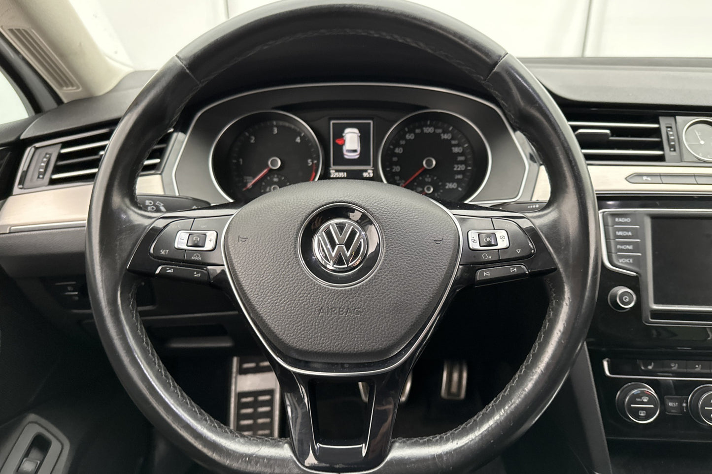 Volkswagen Passat TDI 190hk Premium Sensorer Drag Välservad