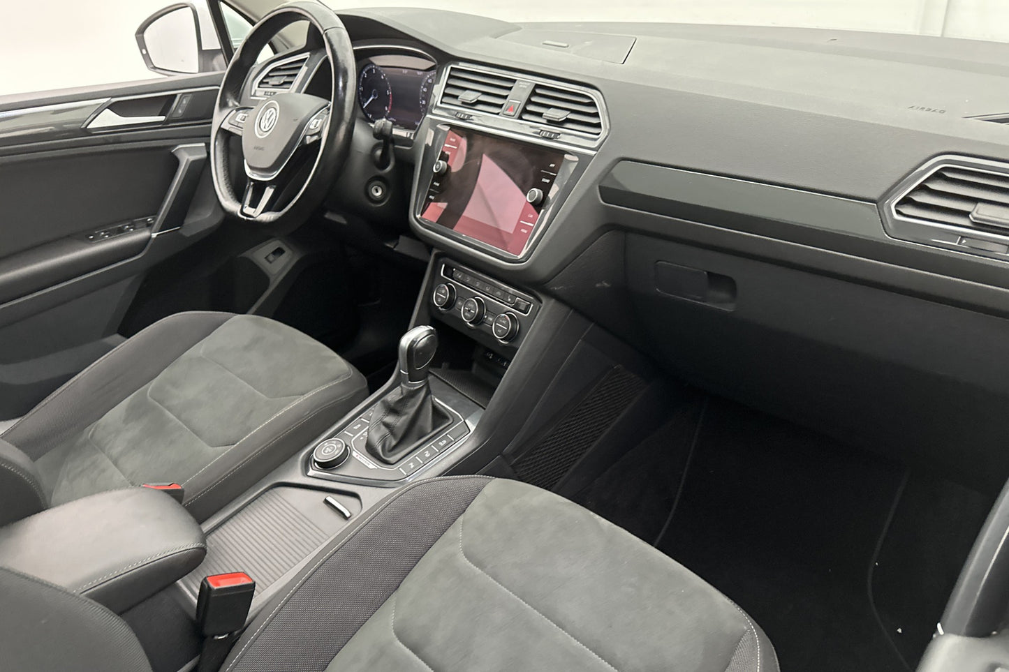 Volkswagen Tiguan 2.0 TDI 4M GT Cockpit Pano Kamera Drag