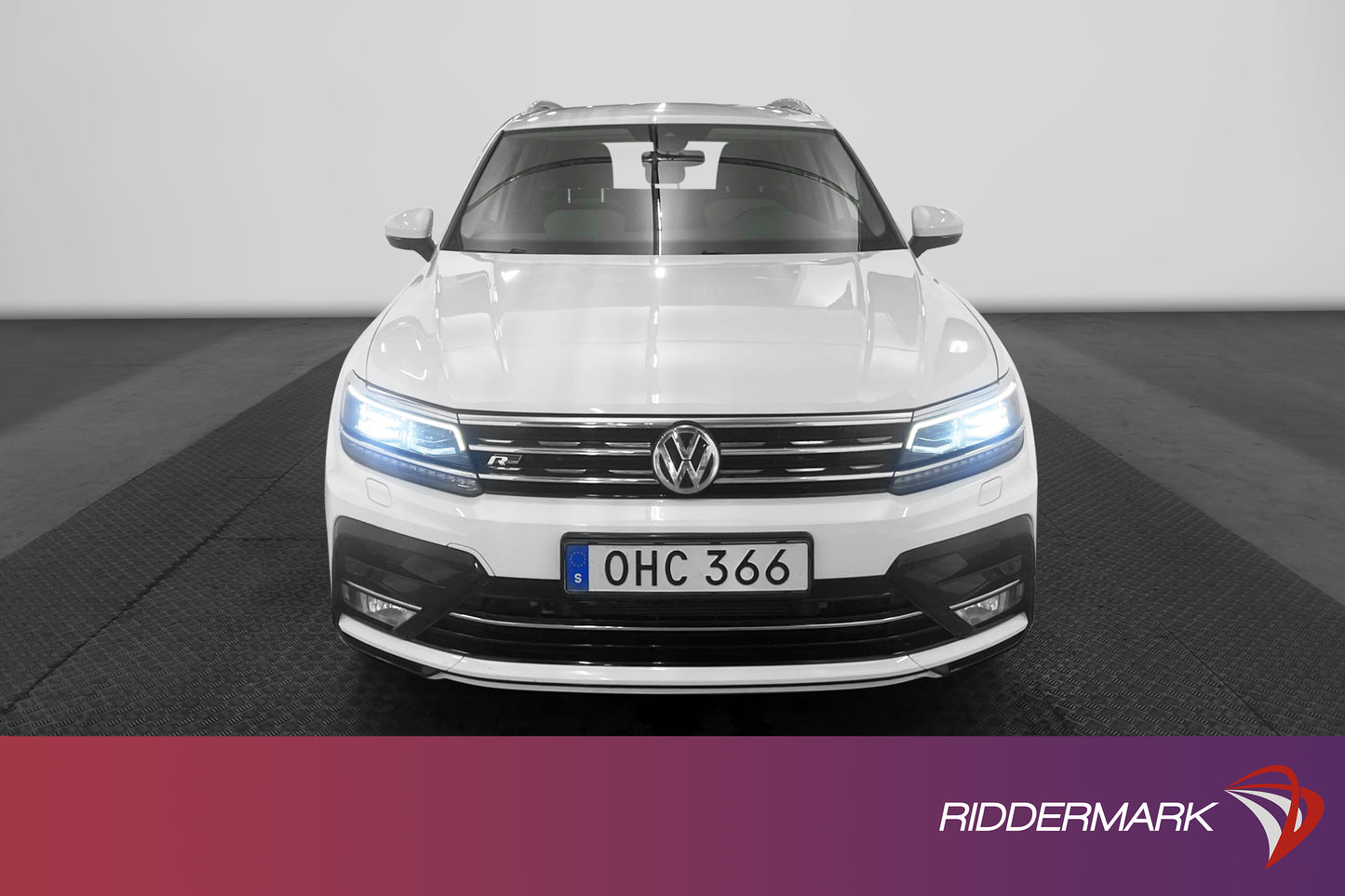 Volkswagen Tiguan 4M 190hk R-Line Cockpit D-Värm B-Kam Drag