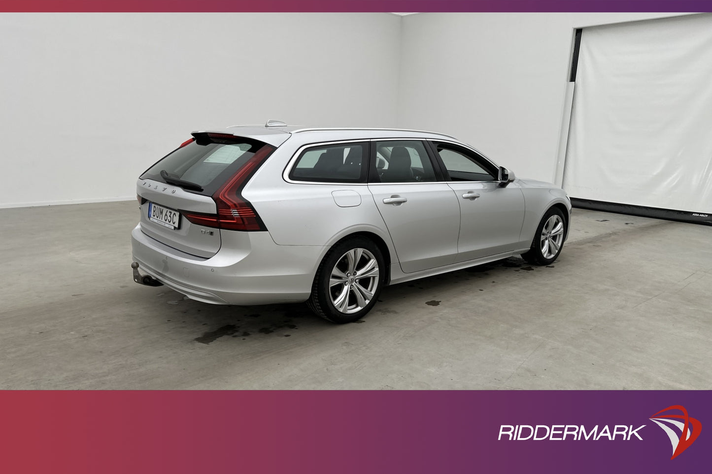 Volvo V90 D4 AWD 190hk Momentum VOC Värm H/K Kamera Drag