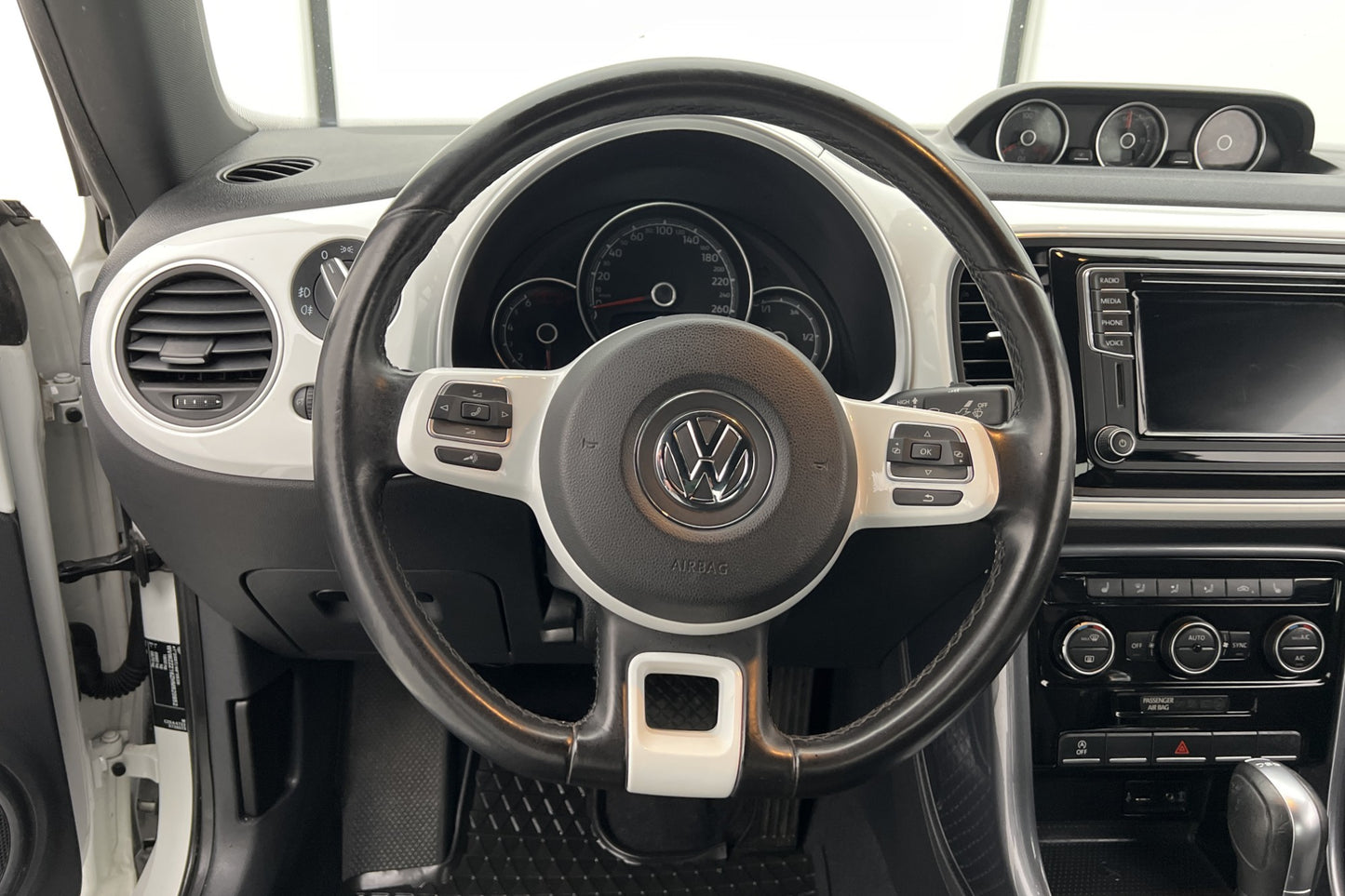 Volkswagen Beetle 1.4 TSI 150hk 2 Bruk Apple CarPlay Välserv