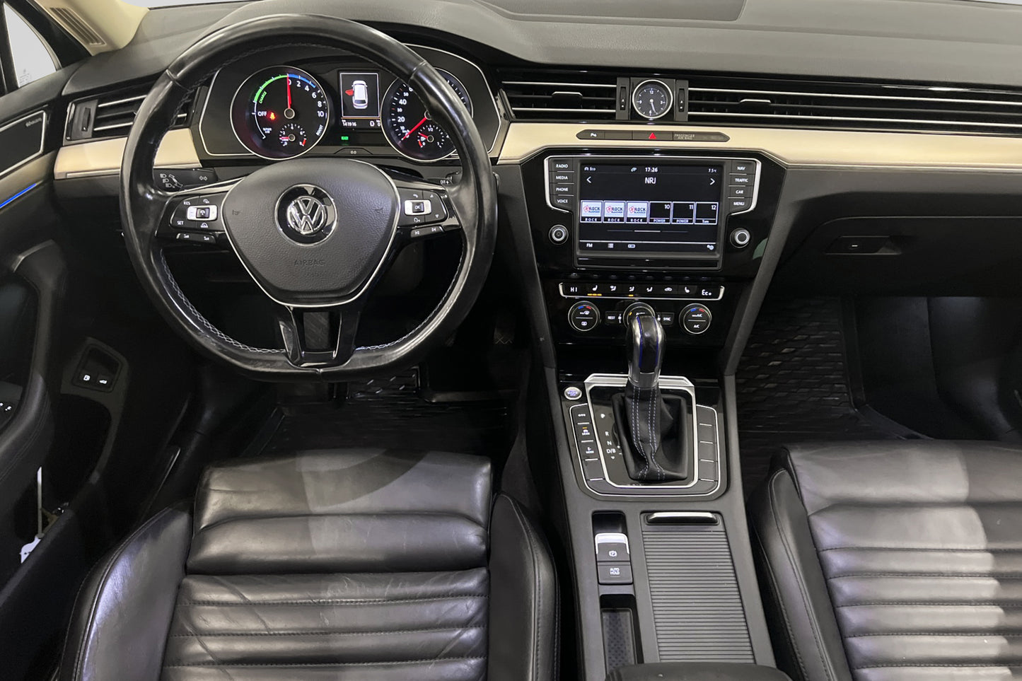 Volkswagen Passat GTE 218hk Executive Kamera Dynaudio Skinn