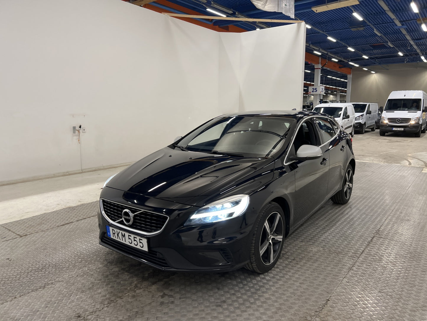 Volvo V40 D3 150hk R-Design VOC D-värmare Keyless Halvskinn