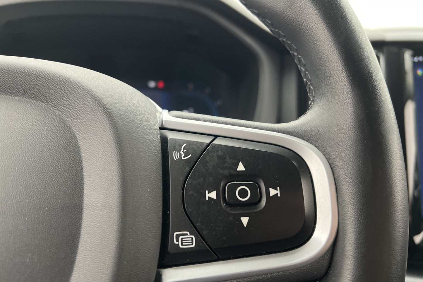 Volvo XC60 B4 197hk Momentum VOC H/K Skinn Rattvärme CarPlay