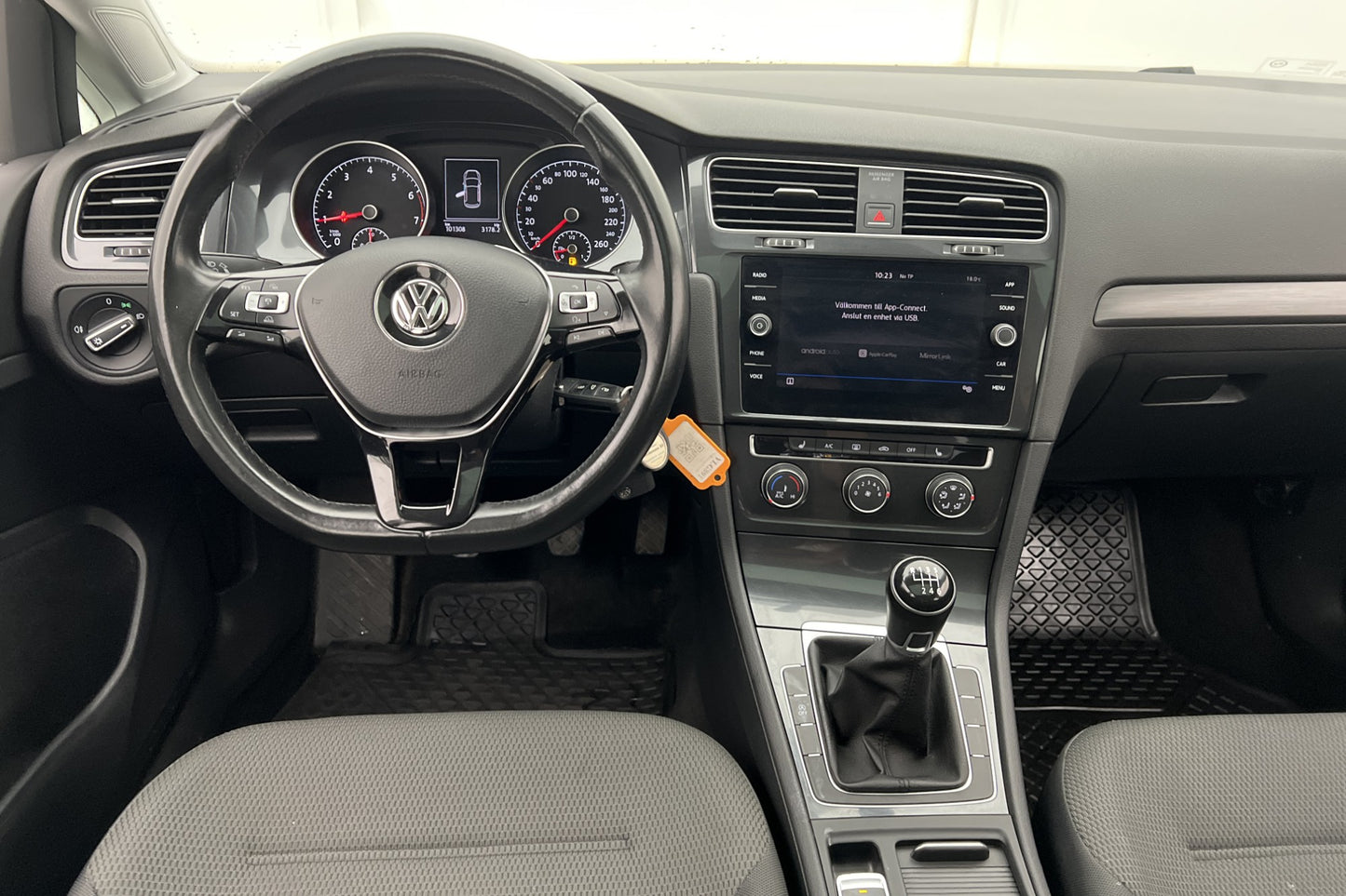 Volkswagen Golf 1.0 TSI 110hk Taklucka CarPlay Välservad