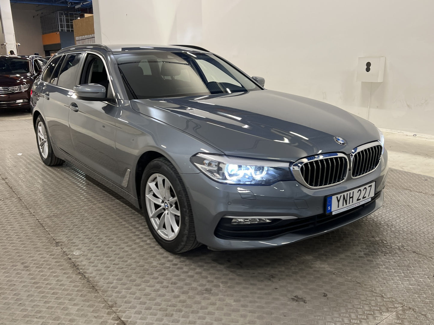 BMW 520d xDrive Kamera Värmare Keyless Navi Välservad