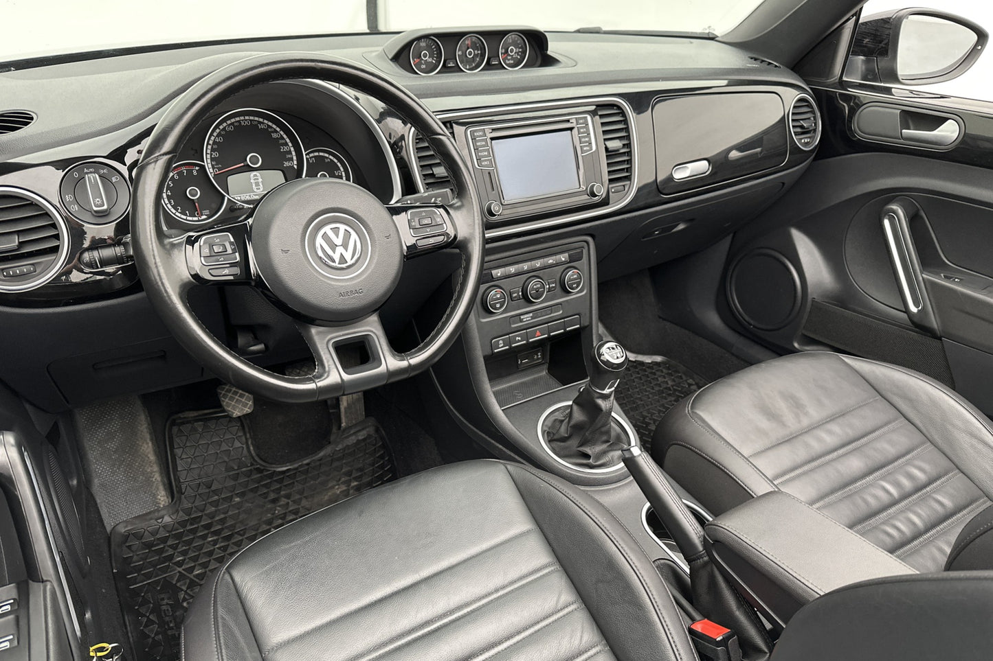 Volkswagen Beetle Cabriolet 1.2 TSI Design+ PDC Skinn 105hk