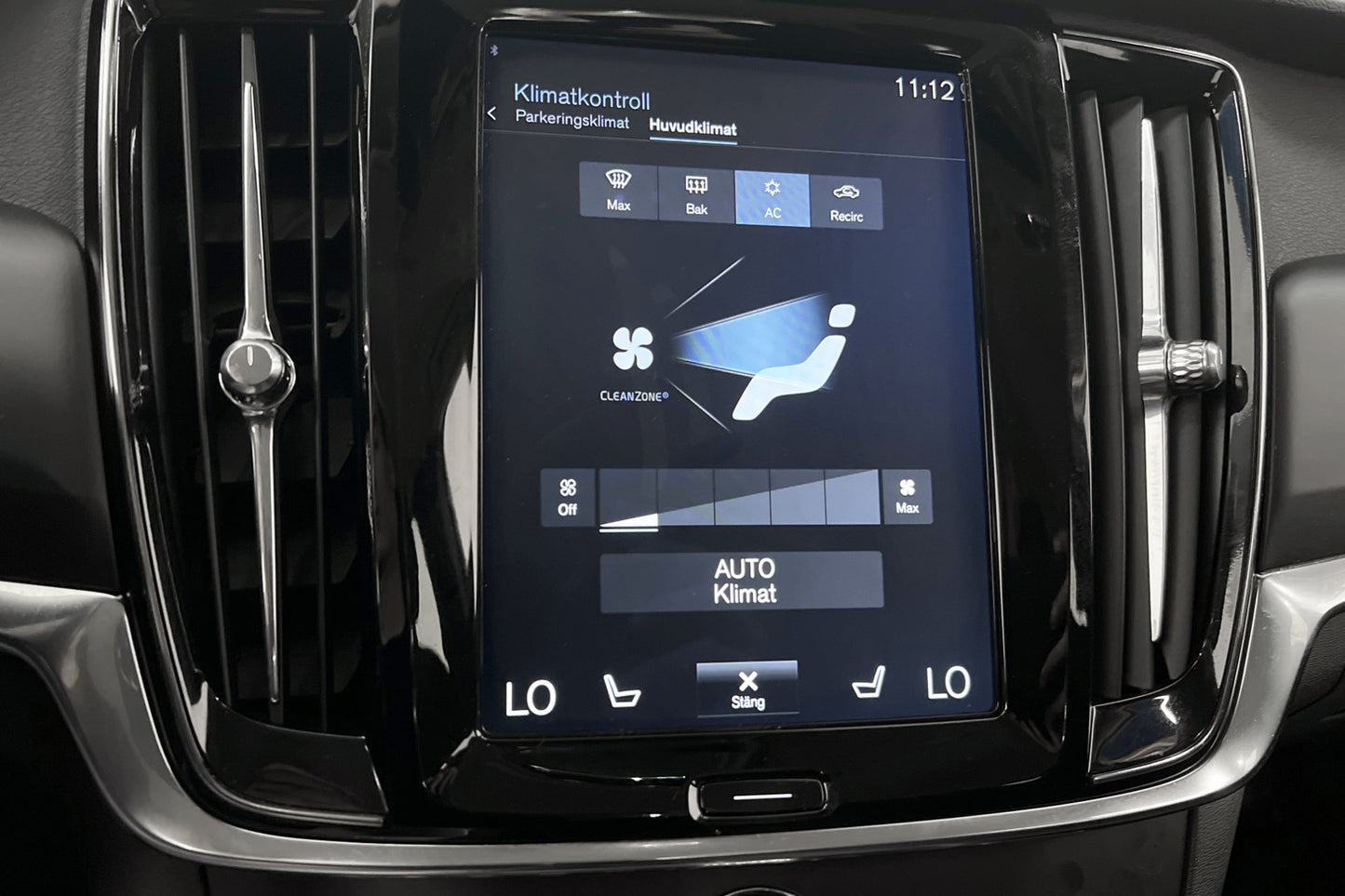 Volvo V90 D3 150hk VOC D-värm Drag P-sensor CarPlay Nyservad