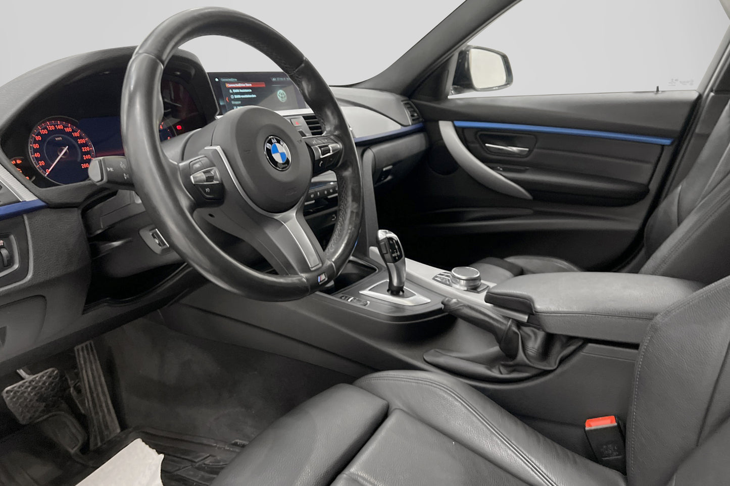 BMW 318d Sedan M Sport Cockpit HiFi Skinn Navi Sensorer