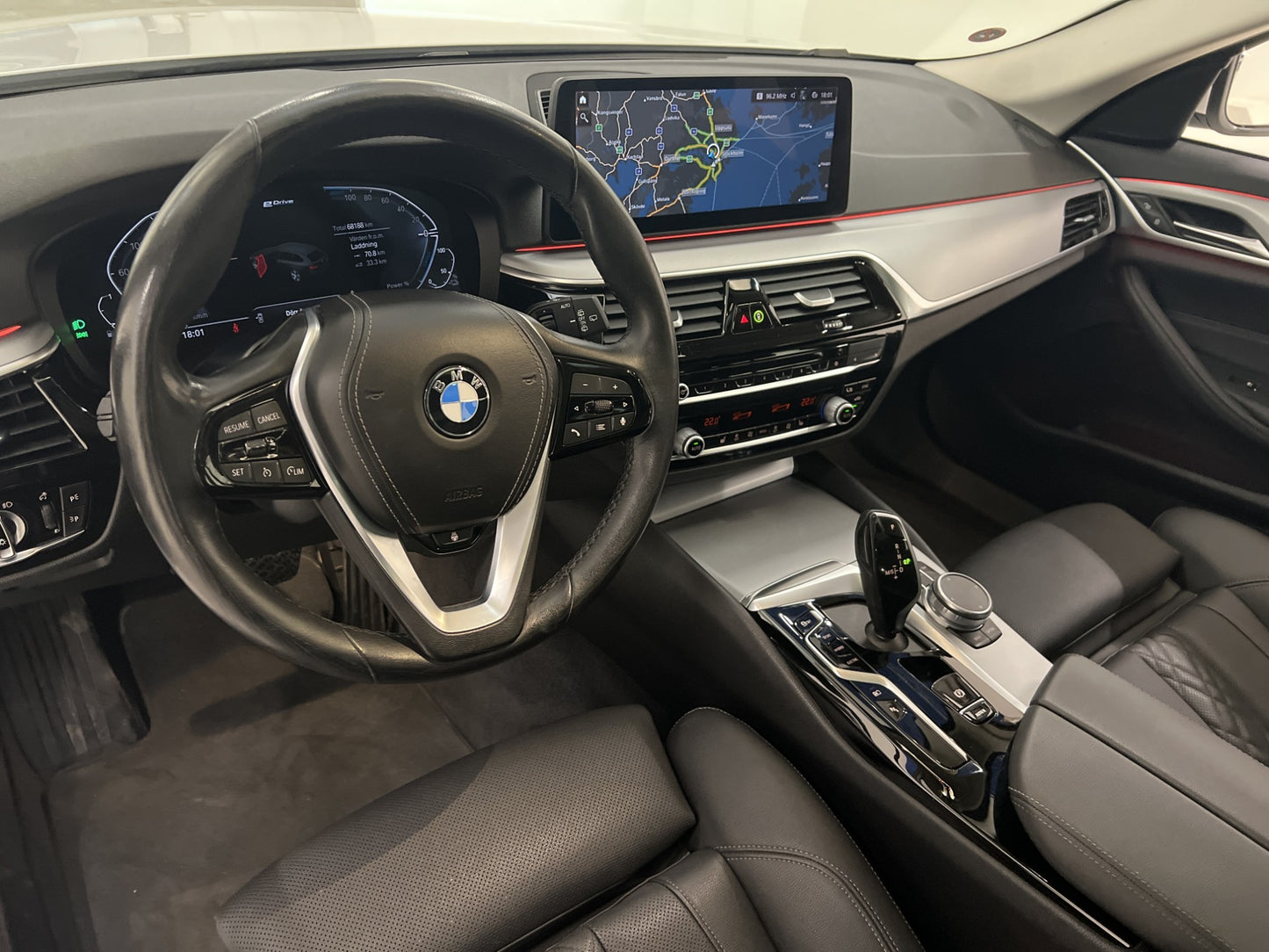 BMW 530e Touring xDrive Cockpit  Panorama Drag Skinn MOMS