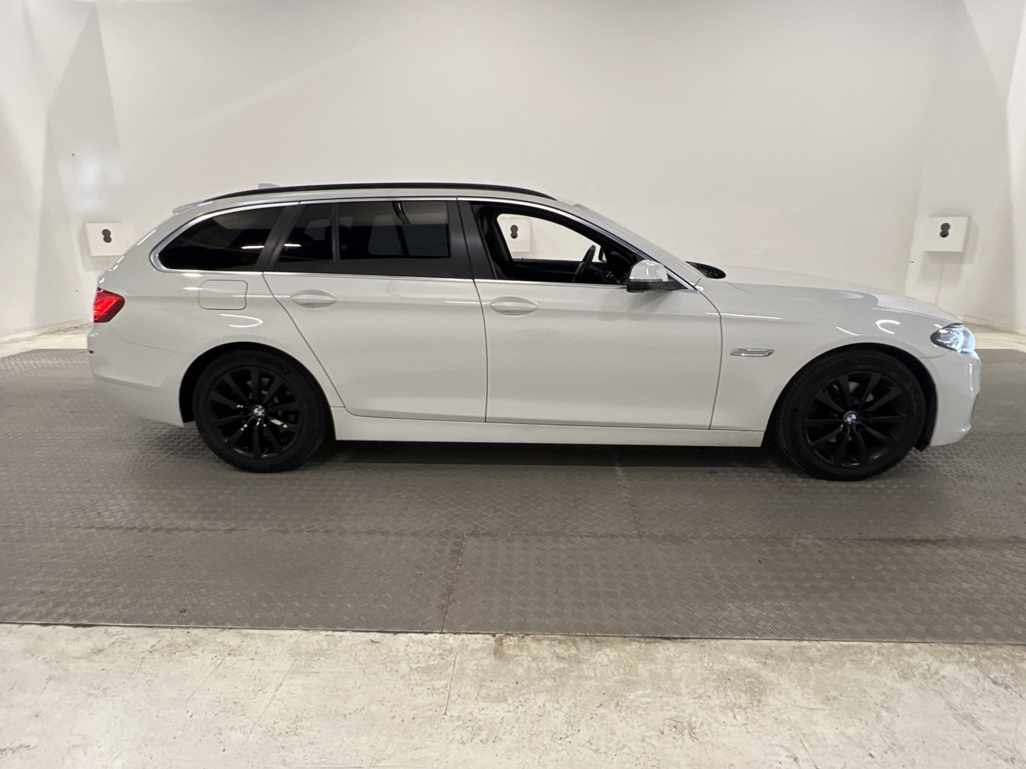 BMW 520 d xDrive Touring 190hk Skinn Dragkrok Euro 6