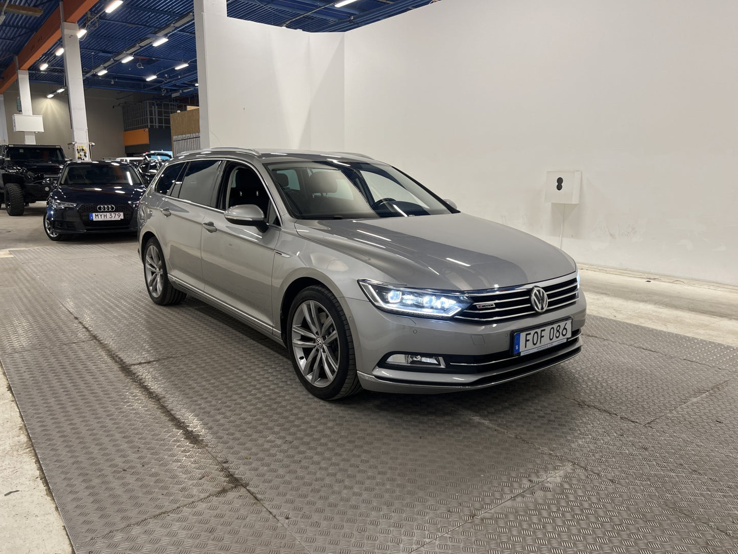 Volkswagen Passat 2.0 TDI 4Motion 240hk Värmare Navi Drag