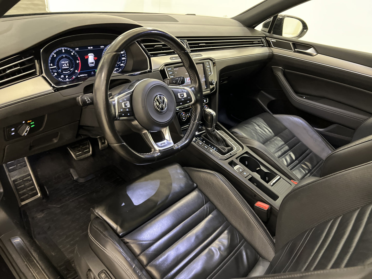 Volkswagen Passat 4M R-Line D-värm Cockpit B-kamera Pano