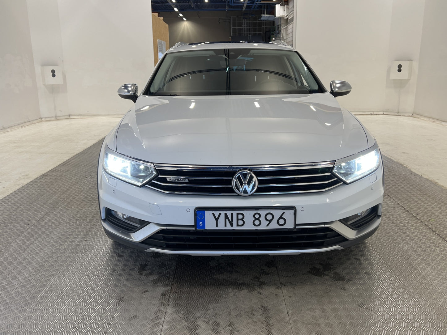 Volkswagen Passat Alltrack 4M 190hk Executive Pano Värmare