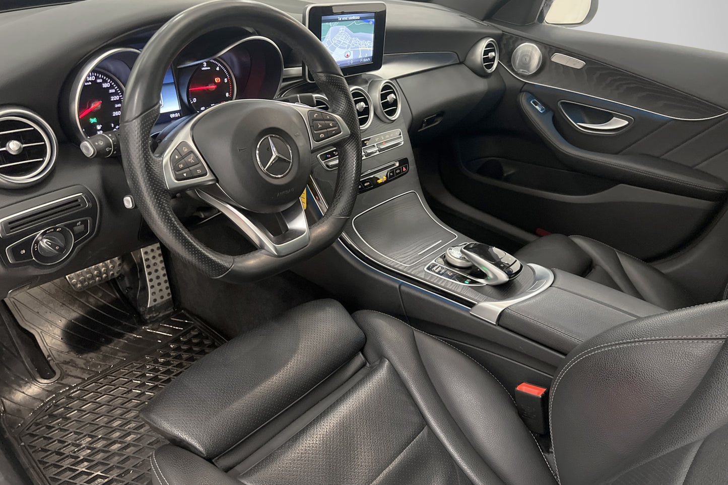 Mercedes-Benz C 220 T d 9G AMG Pano Värm Burmester Kamera