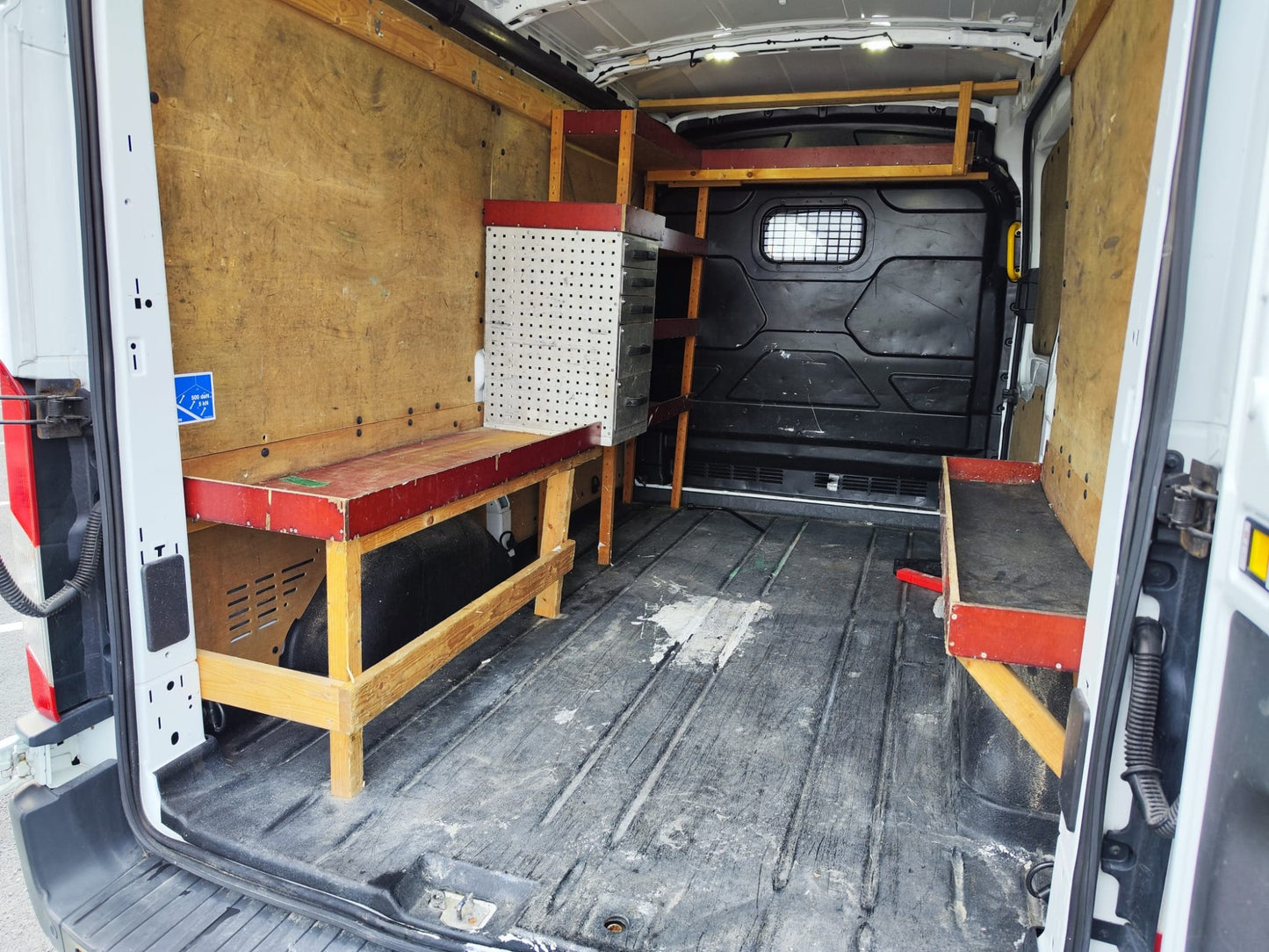 Ford Transit 290 L2H2 Värmare Dragkrok B-Kamera 3-Sits Moms