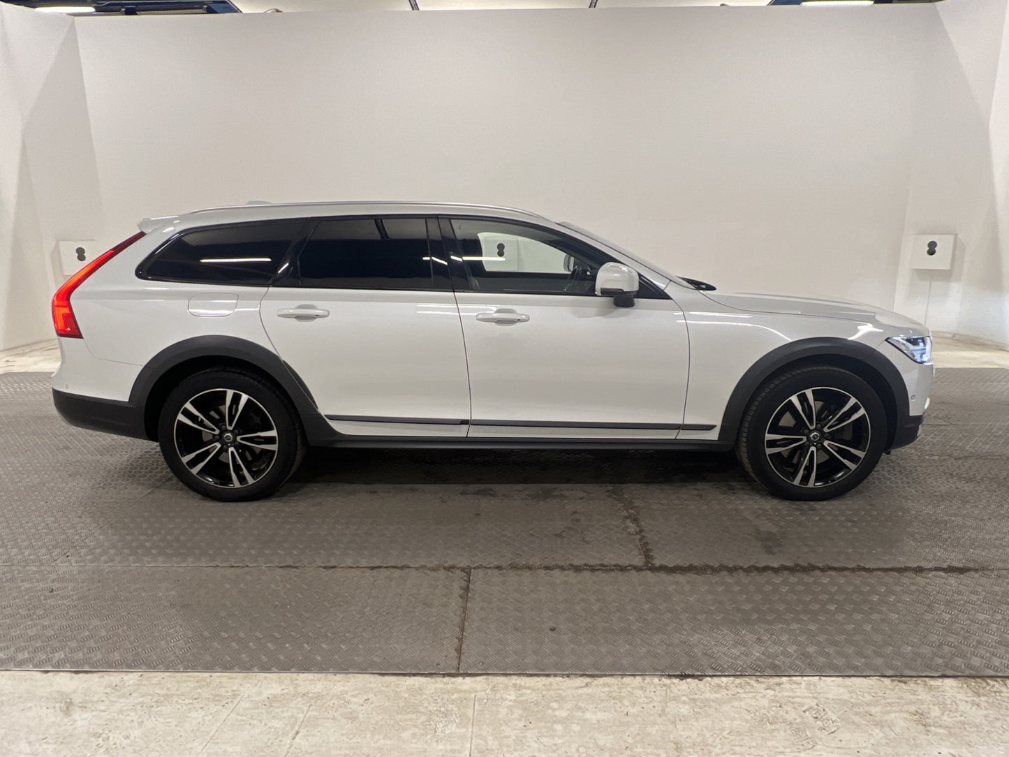 Volvo V90 D4 Cross Country AWD Momentum P-Värmare Navi BLIS