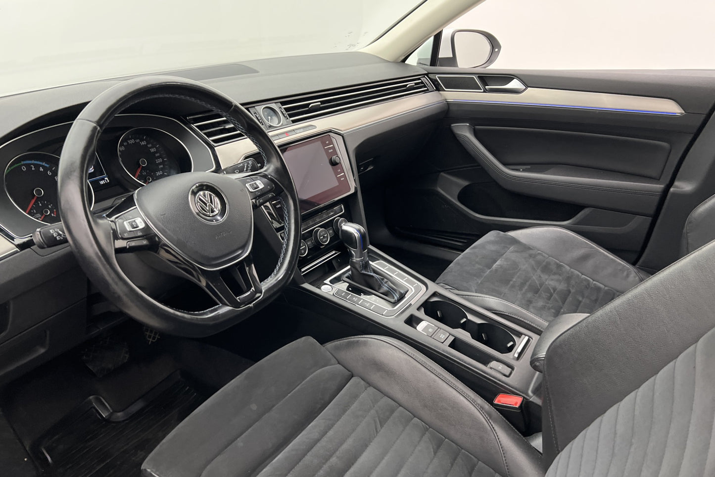 Volkswagen Passat GTE 218hk Executive Kamera CarPlay Drag