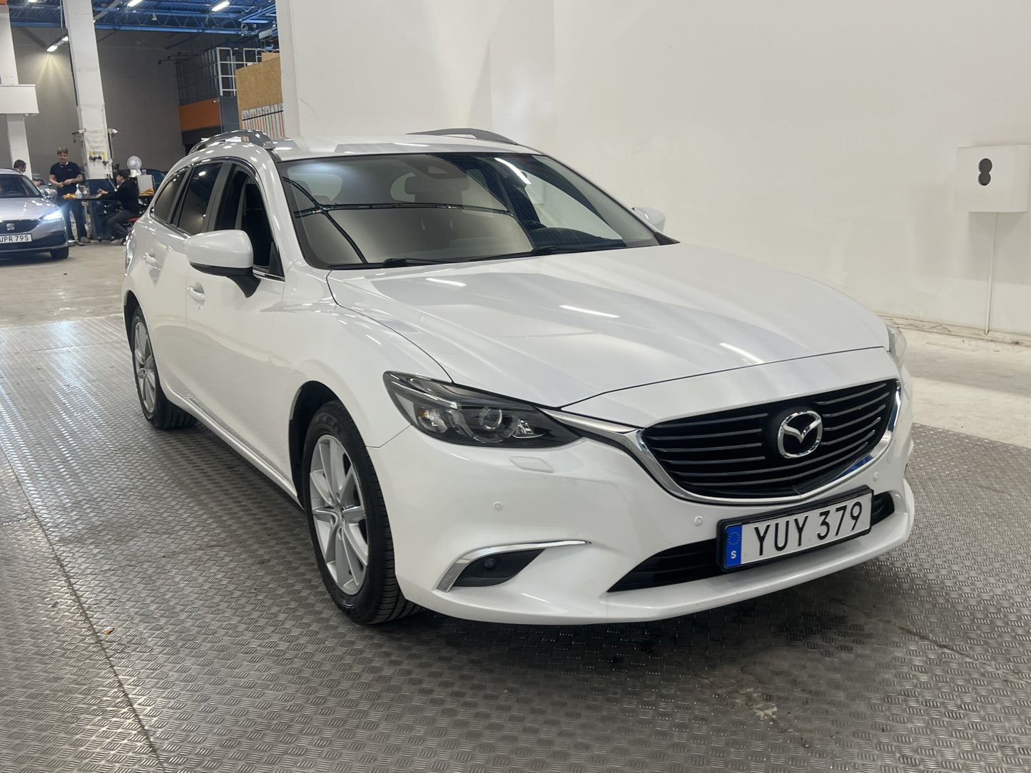 Mazda 6 Wagon 2.0 165 hk P-sensorer Dragkrok Navi Låg skatt