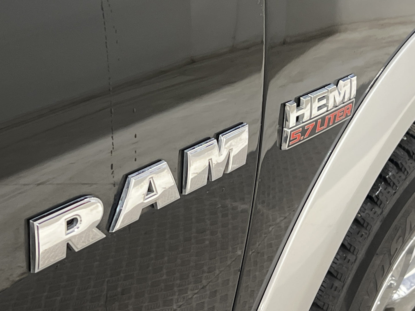 Dodge RAM Laramie 5.7 HEMI 4x4 395hk Taklucka Skinn Dragkrok