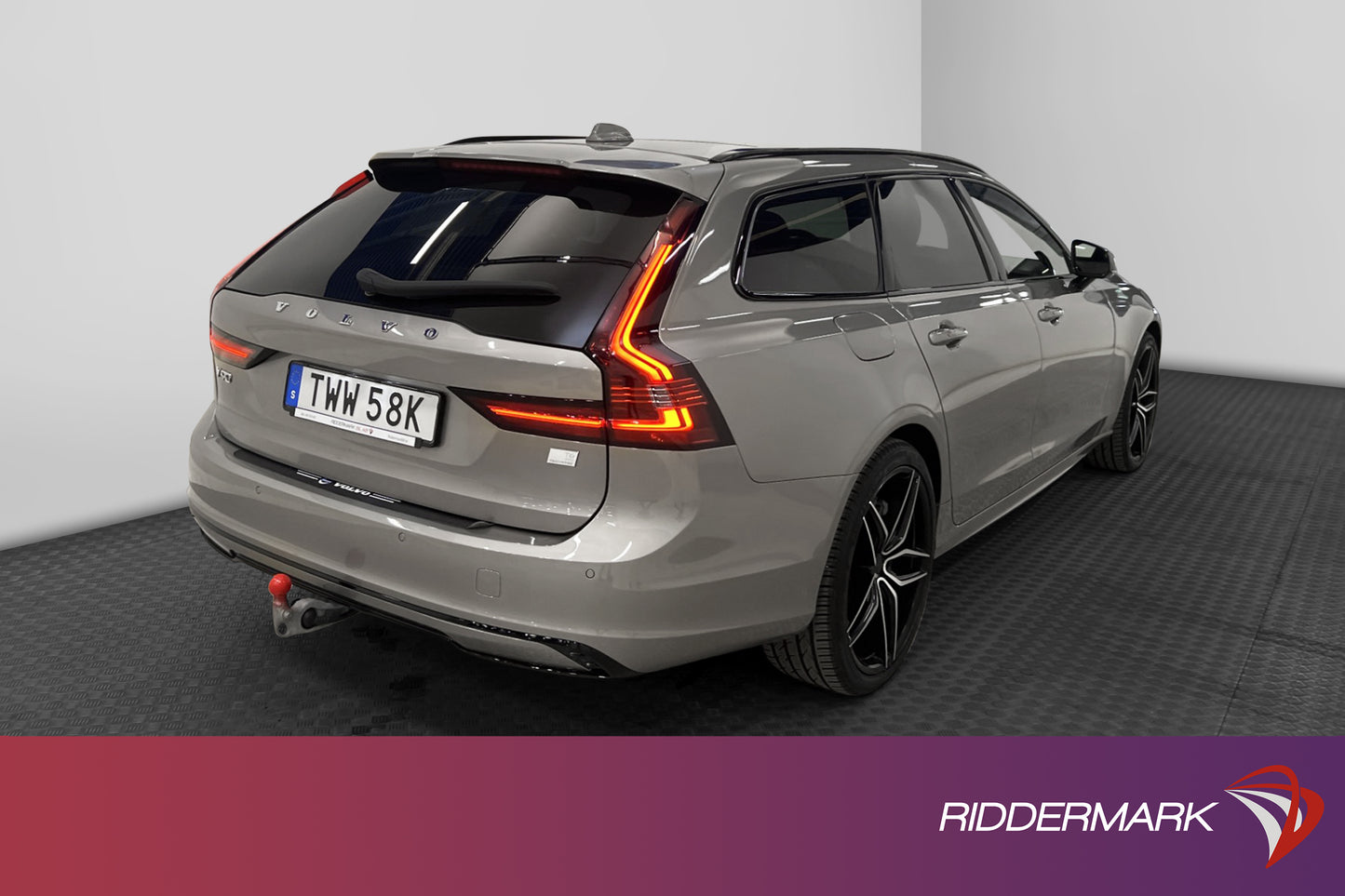 Volvo V90 T6 Recharge TwEn 340hk AWD R-Design Pano B&W HUD