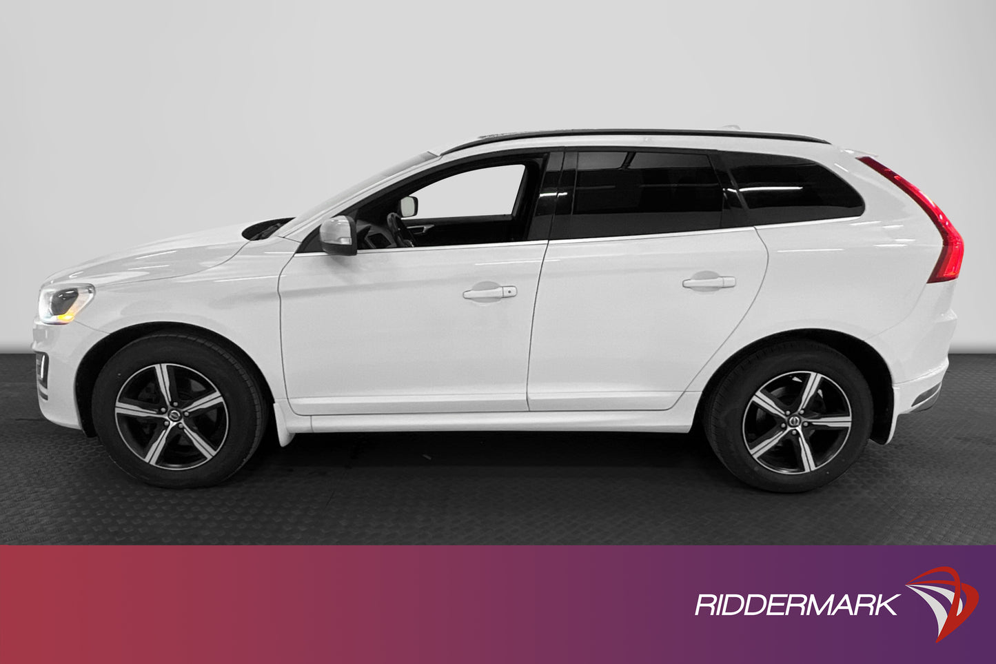 Volvo XC60 D4 R-Design VOC Värmare H/K Pano Drag Navigation