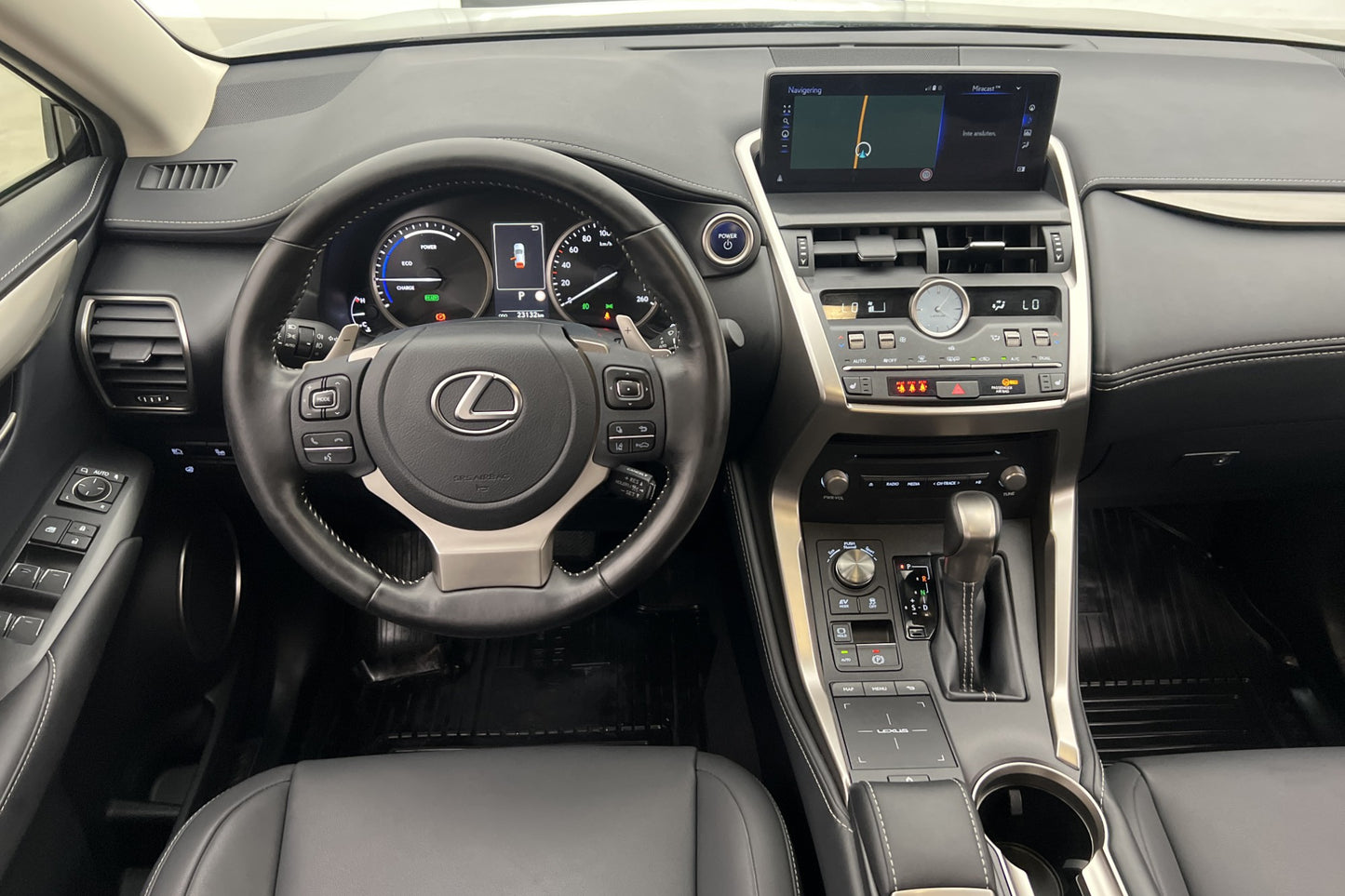 Lexus NX 300h AWD 197hk Kyushu Edt Kamera Navi Skinn MOMS