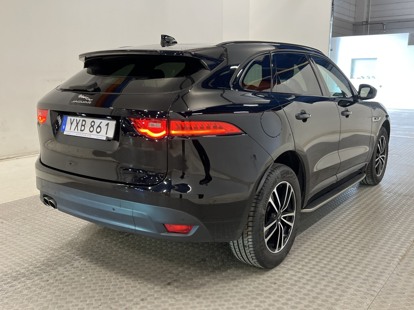 Jaguar F-Pace 180hk AWD Aut R-Sport Cockpit Pano Meridian