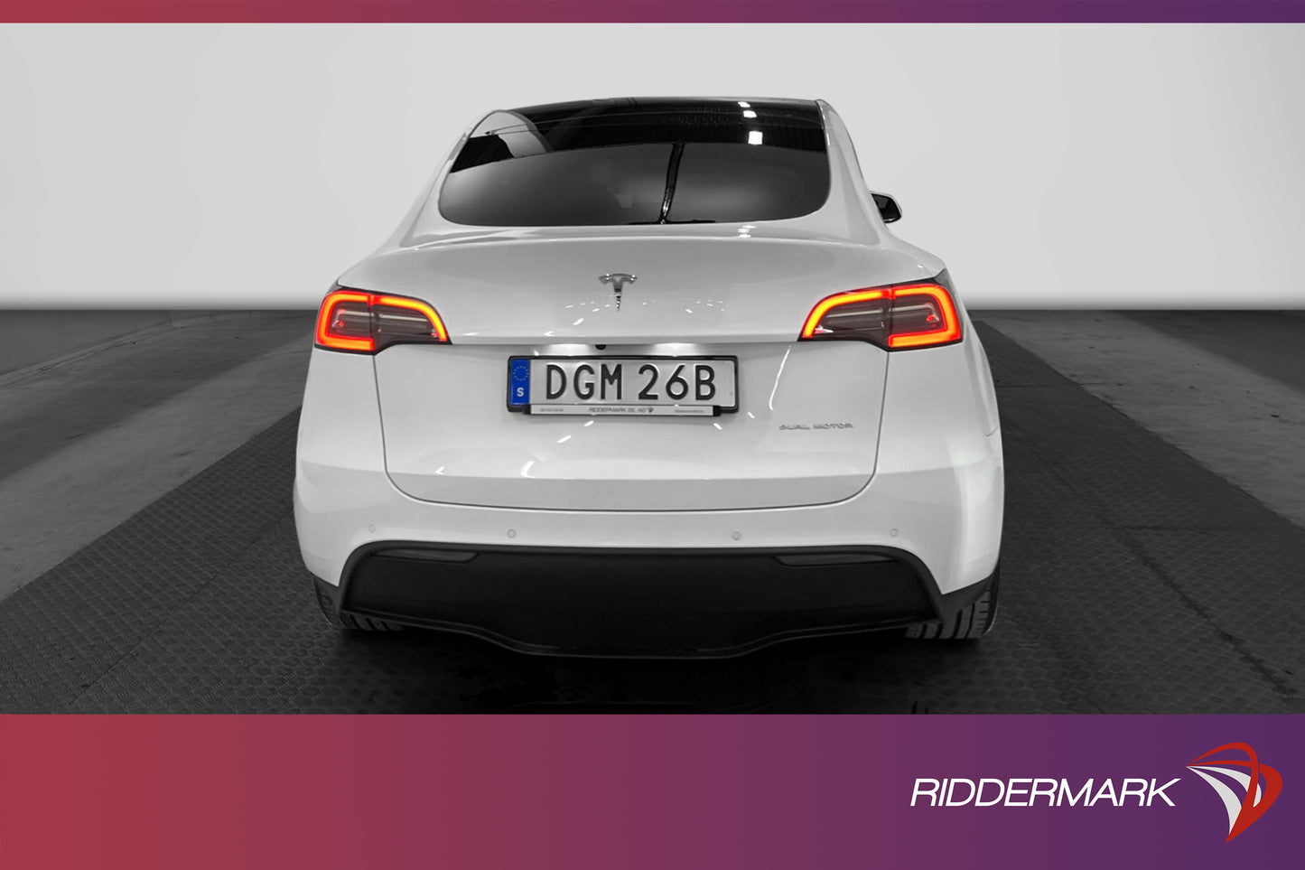 Tesla Model Y Long Range AWD 345hk Svensksåld Autopilot