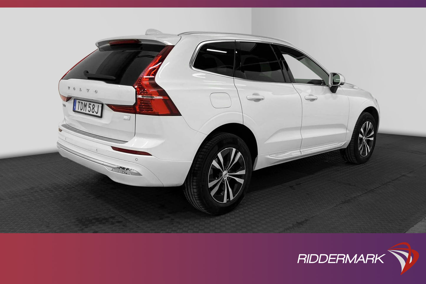 Volvo XC60 T6 AWD Recharge 340hk Momentum BKamera Pano